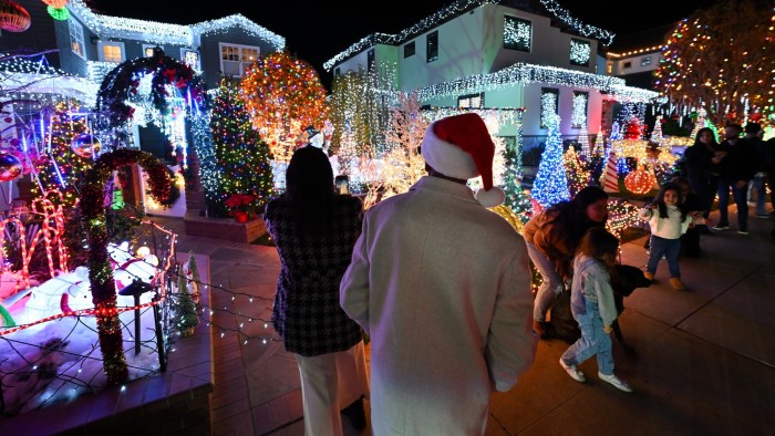christmas-lights-holiday-displays