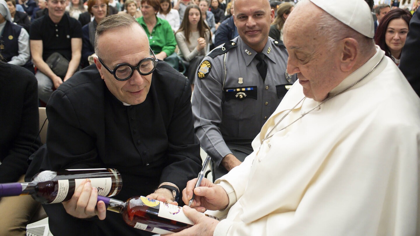 popes-signed-kentucky-bourbon