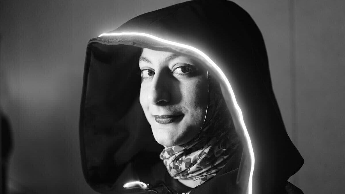 solar-jacket-charges-phone