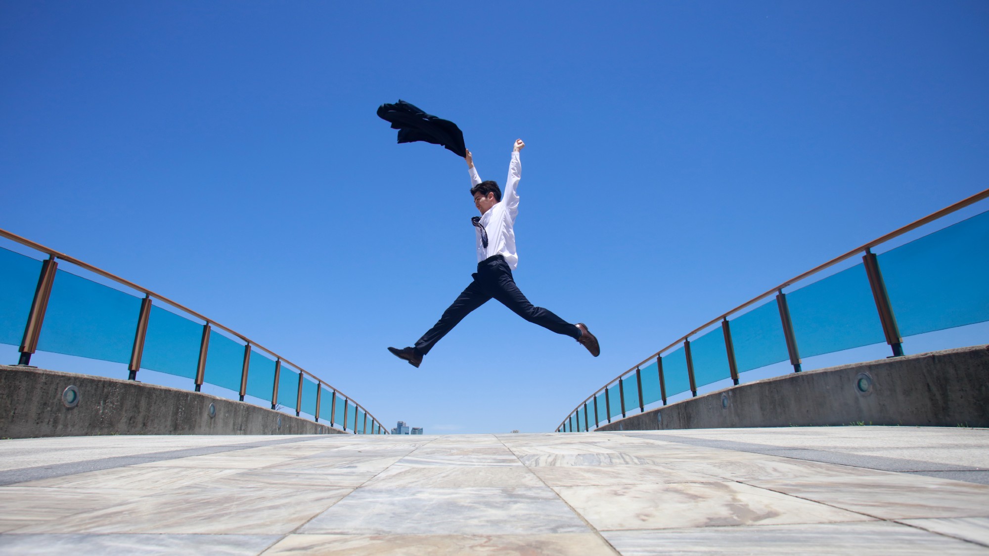 japanese-salarymen-cheerleading