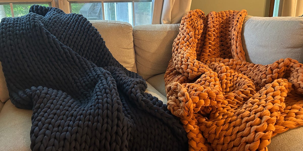 weighted-blankets-bearaby-silk-snow-showdown